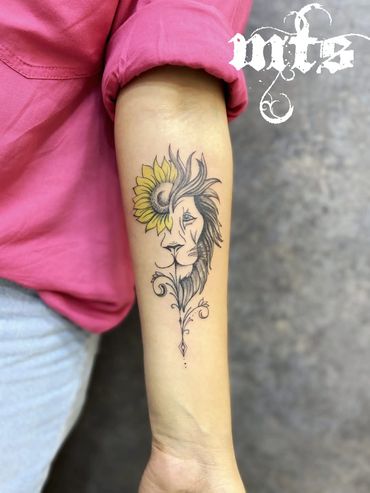 Abstract custom tattoo with colour inked at Mickeyz Tattoo Studio, the best tattoo studio, Mumbai