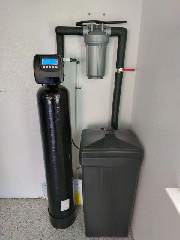 Water softener with 10" carbon housing filter.   Garage install ONLY. 