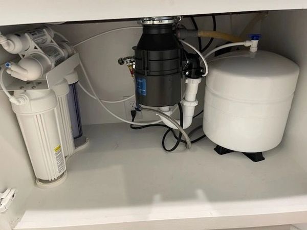 Reverse osmosis purification system.