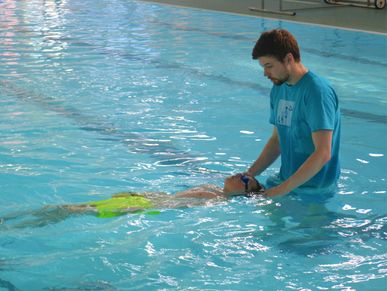 Private 1 to 1 swimming lessons and group swimming lessons in Edinburgh and Falkirk