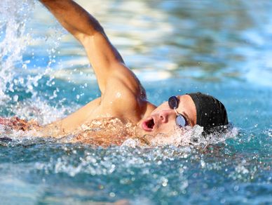 Private 1 to 1 adult swimming lessons and group swimming lessons in Edinburgh and Falkirk