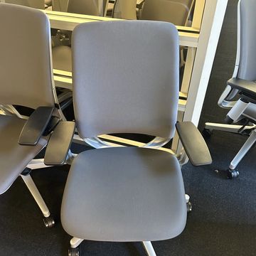 Used Office Furniture: used Steelcase Amia chair