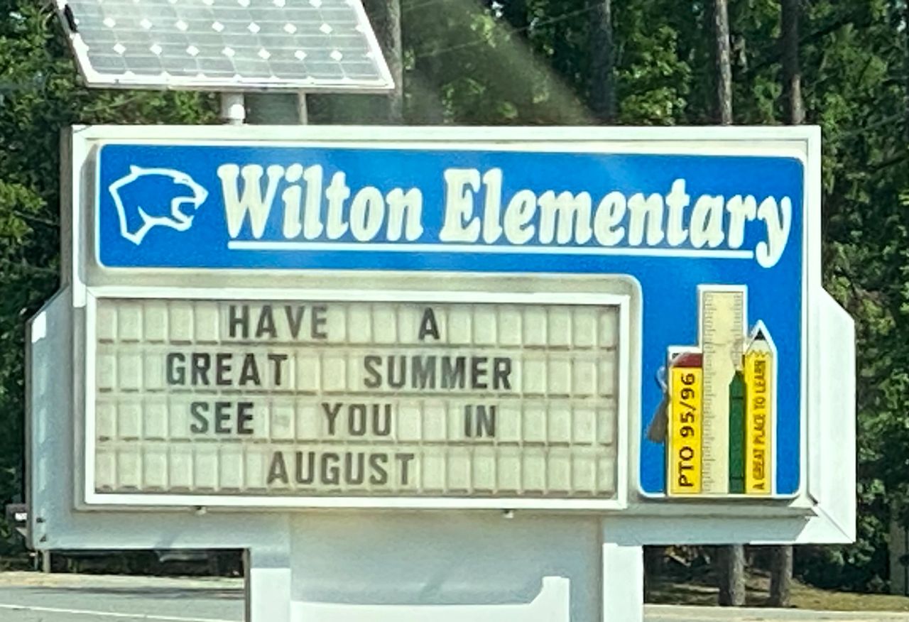 Wlton Elementary school sign