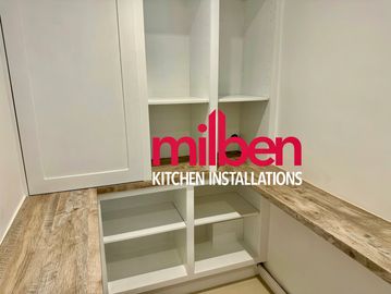 Kitchen fitter 