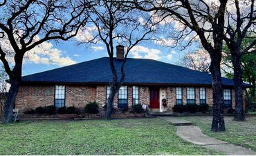 Owens Corning Onyx Black shingle roof installation in Joshua, Tx