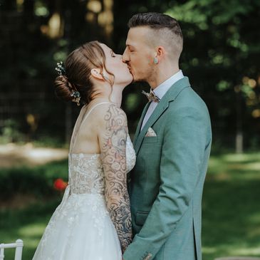 Brautpaar küsst sich
Freie Traurednerin Ruhrgebiet
