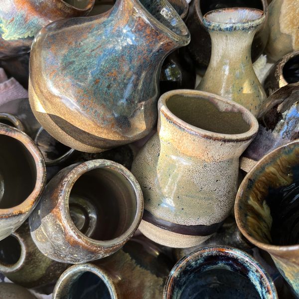 A group of vases all different shapes and sizes