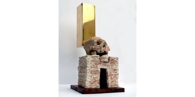 Trepanation (2016), ceramics, gold plated aluminum, 21 x 58 x 32 cm.
