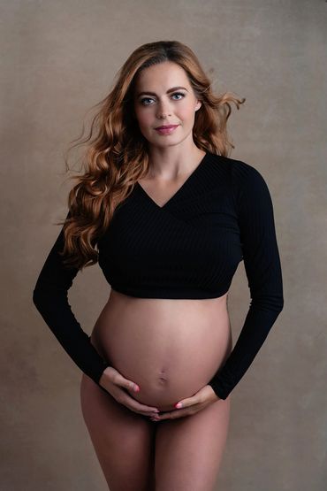Sophie Evans pregnant photoshoot