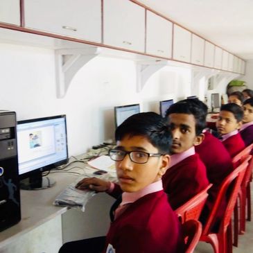 Best-school-in-budh-vihar-solanki-public-school-Computer Lab