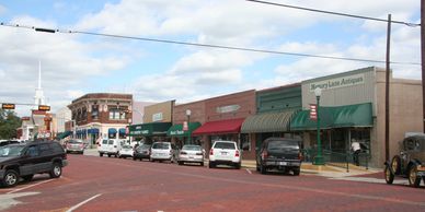 Shopping and antiquing in Mineola, Texas