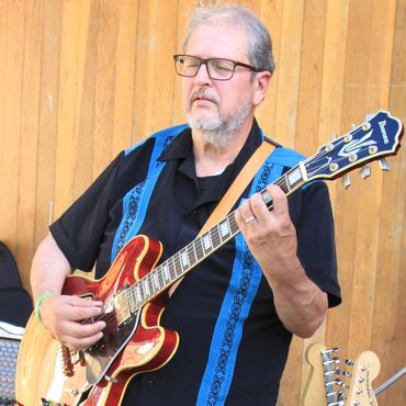 Big Daddy Armando Fernandez
Lead/Rythem Guitar/Vocals
