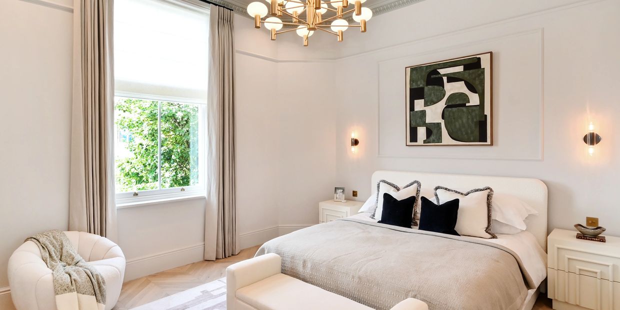 Timeless, midcentury bedroom interior