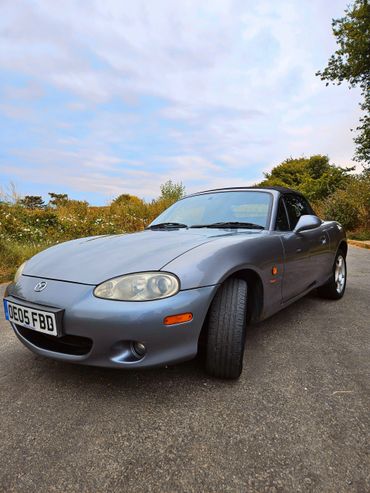 Mazda MX-5 passenger side