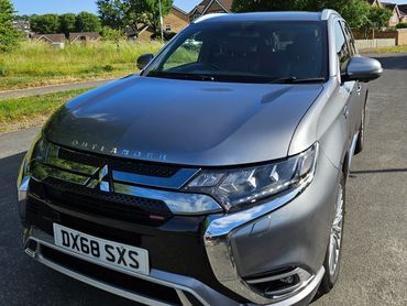 Mitsubishi Outlander front passenger side