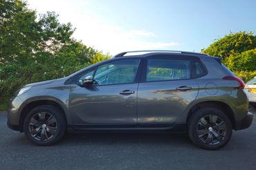 Peugeot 2008 passenger side