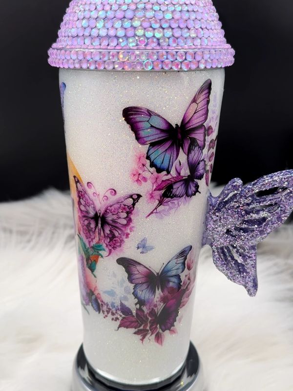 Dome lid covered in lavender rhinestones
Durable, reusable, and easy to clean.