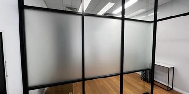 Office window frosting Saratoga – privacy film for internal glass partitions