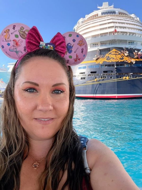 Nicole Johnson Gilbert Arizona castle and crown travel boutique, travel agent, Disney cruiseline 