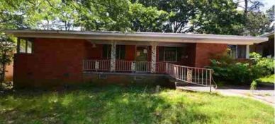 Single-story brick house with a front porch and ramp.