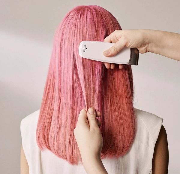 Picture of someone having their hair tested by a hair analyser in Lechlade miller and Holland salon 