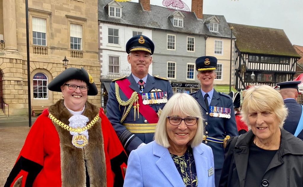 Elaine Maiden (in blue) with fellow trustee Beryl Northcote to represent the Federation to commemora