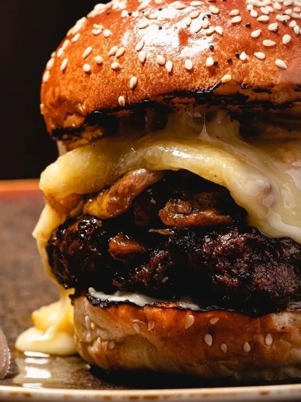 the flat iron burger, delicious cheese, best burger in HK for an affordable price