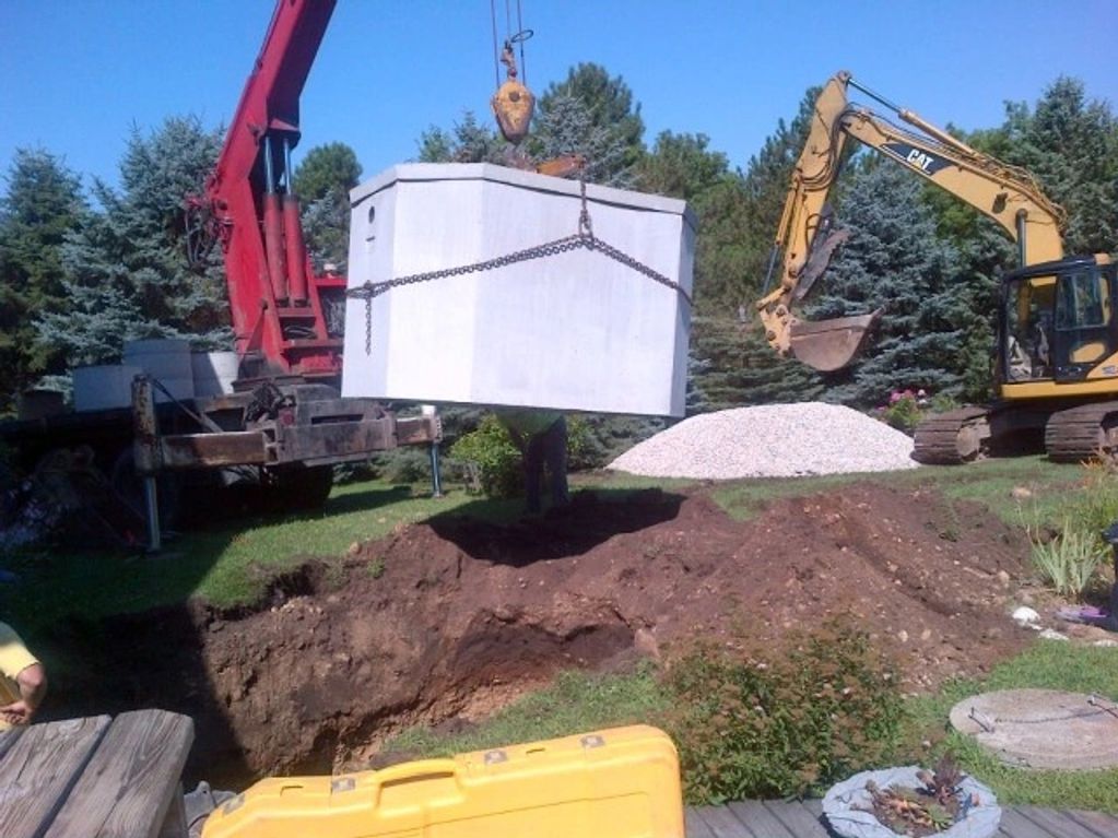 septic tank delivery truck and crane