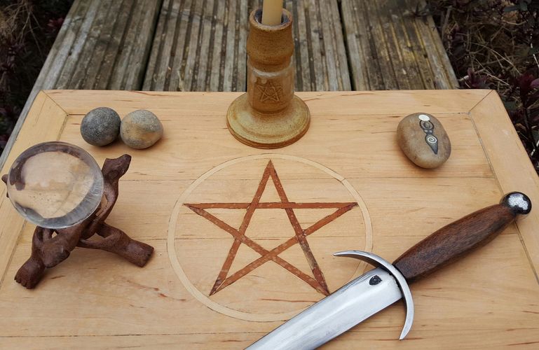 Pagan Pathways UK suppliers of tarot readings, reiki healing and pagan ritual tools