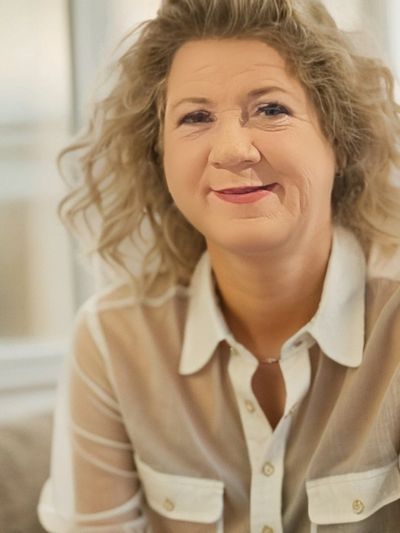 Elizabeth Howell, Real Estate Agent and Brokerage Owner in Jacksonville, Florida.