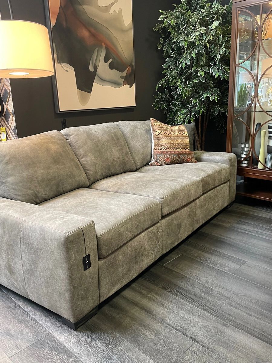 Omnia Leather Max sofa