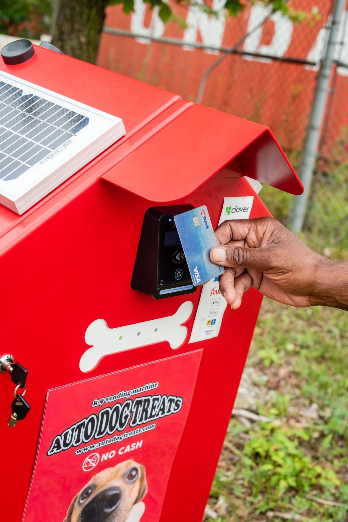 Dog tag vending machines are a new business opportunity.