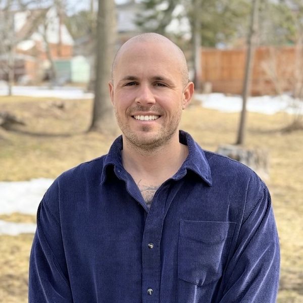 Tom Jordinson, a trade-certified painter in Simcoe, Grey, & Muskoka with 14 years of experience.