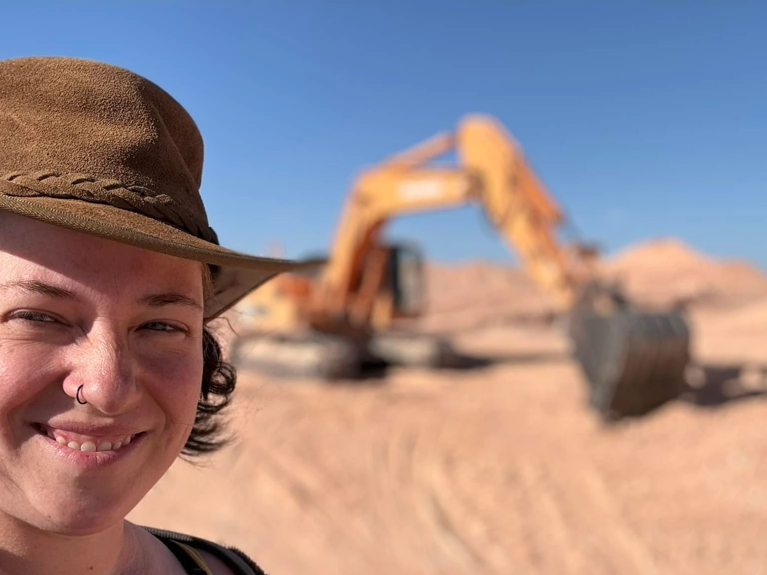 Rock hounding group tours in Australia, come collect your own opals. 