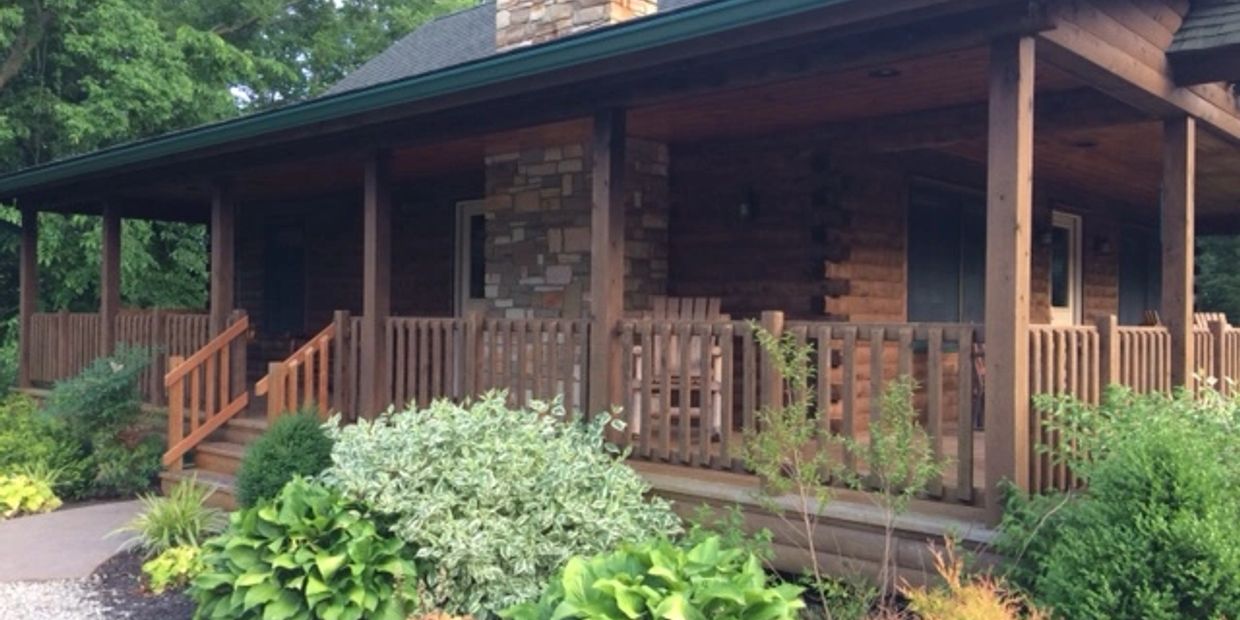 
Cedar Ridge is located on 6 beautiful acres and features 3 bedrooms and 3 full baths. Sleeps 10.