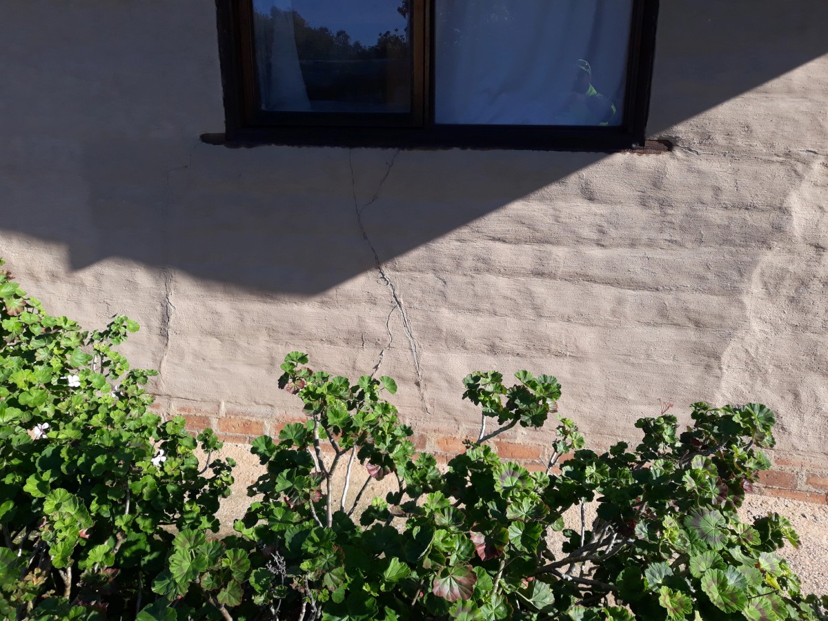 Mud brick crack repair