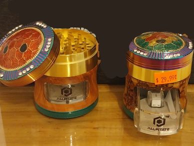 FANCY METAL GRINDER WITH POP-OUT TRAY