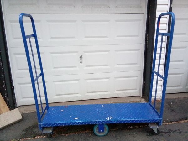 U-BOAT CART 
LIKE NEW
$175
FREE DELIVERY 
7324564806 