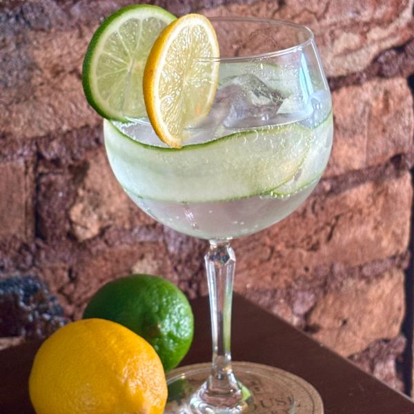 Refreshing cocktail with lemon and lime slices.