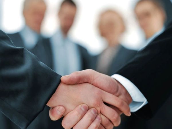 We help specialty finance companies raise capital from institutional lenders and family offices 