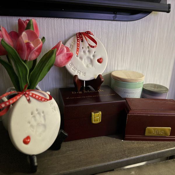 Decorative keepsakes with handprints and pink tulips.