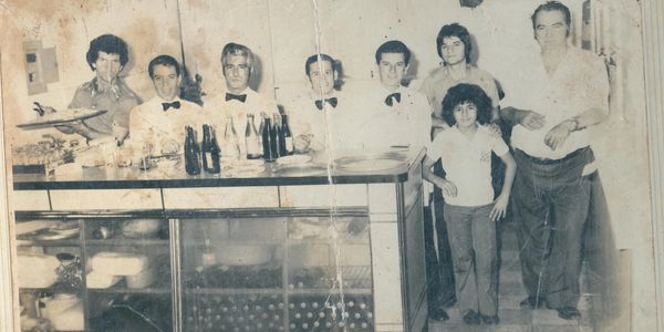 Nosso restaurante em Araraquara em 1974, a direita o patriarca Giuseppe Sicilia.