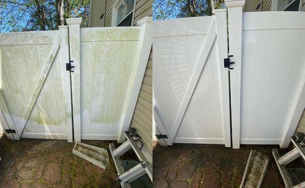 Vinyl Fence soft wash in East meadow, New York