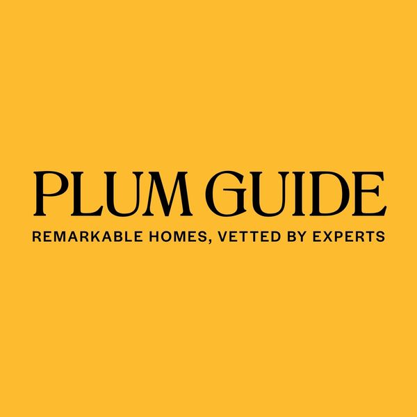 Plum Guide Logo