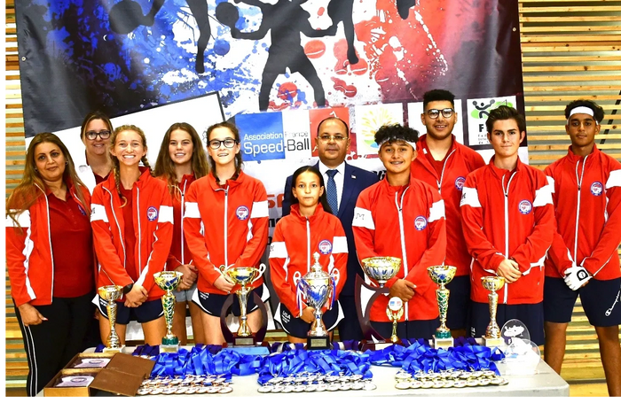 American world champion sports team with the president of the American Federation, Mr. Waleid Hanna.