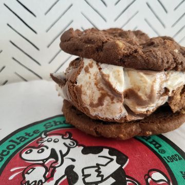 New: Scoop, an ice cream sandwich shop in Kalihi