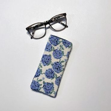 example of finishing a two sided needlepoint eyeglasses case with no trim