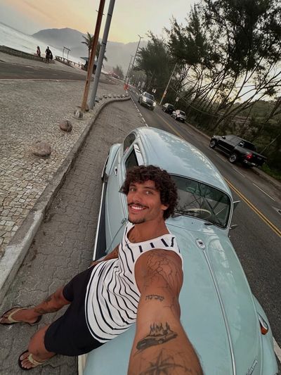 Digital influencer and model Matheus Bessa (@eumatheusbessa)  Volkswagen Beetle (Fusca) Classic Blue