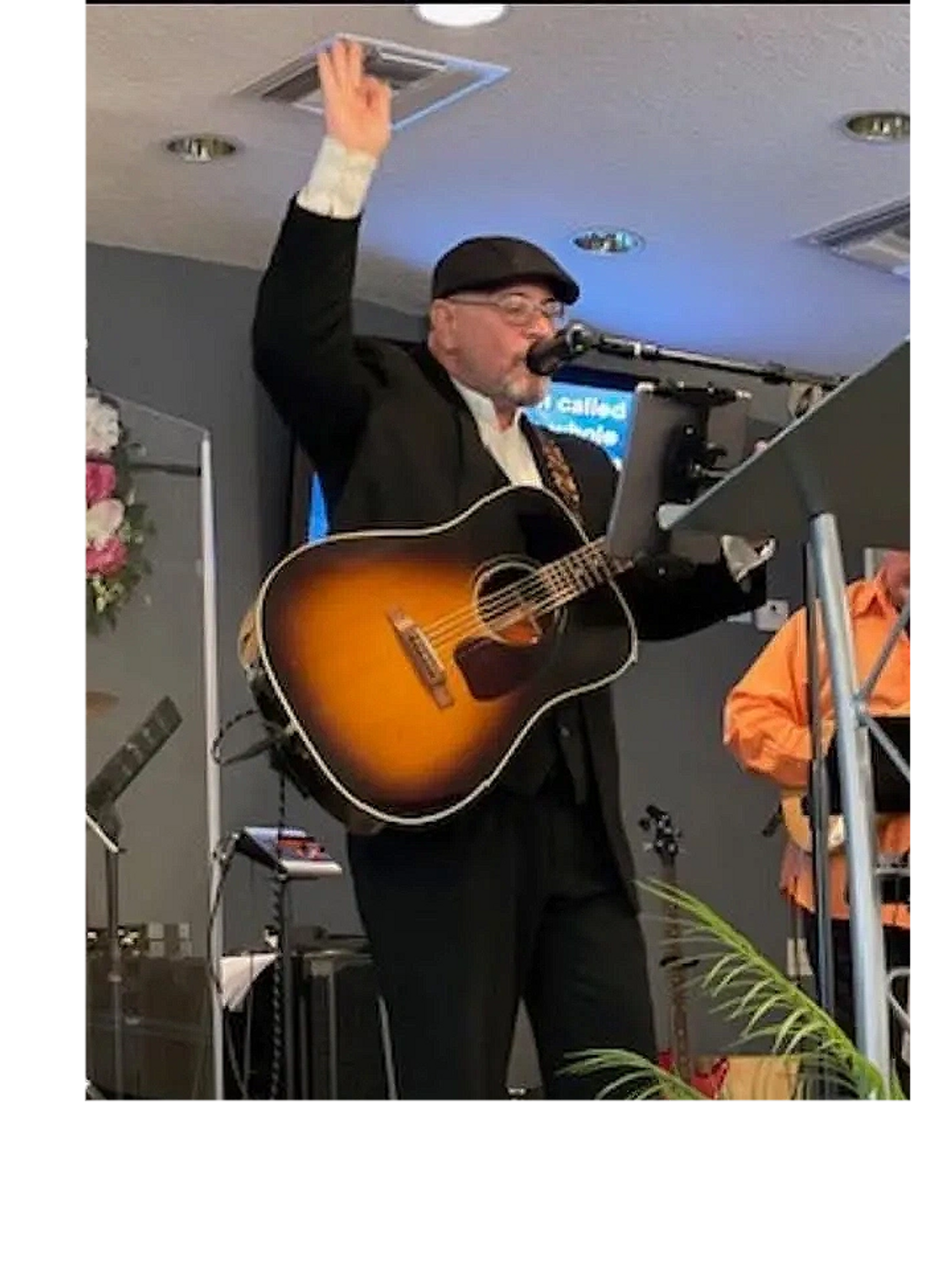 Dustin Leading Praise & Worship 