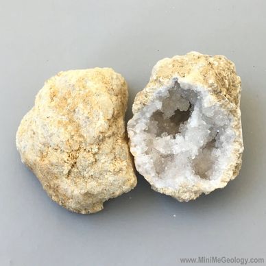 Crack open crystal geode fossil ! #Crackopengeode 
#oldtowntemeculafamilyfun